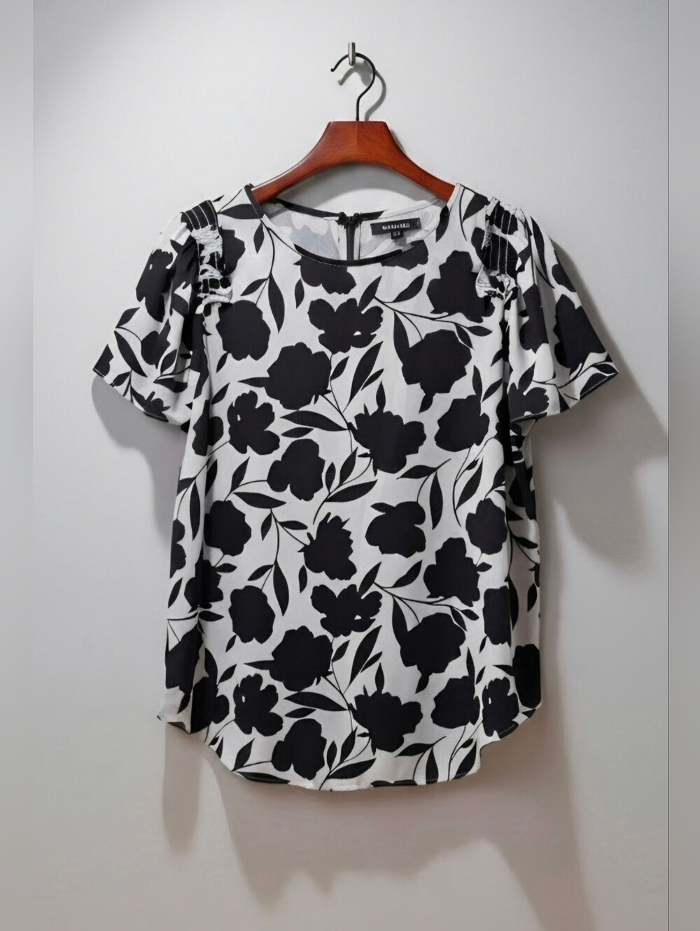 Ann Taylor Black and White Floral Flutter Sleeve Blouse Size S